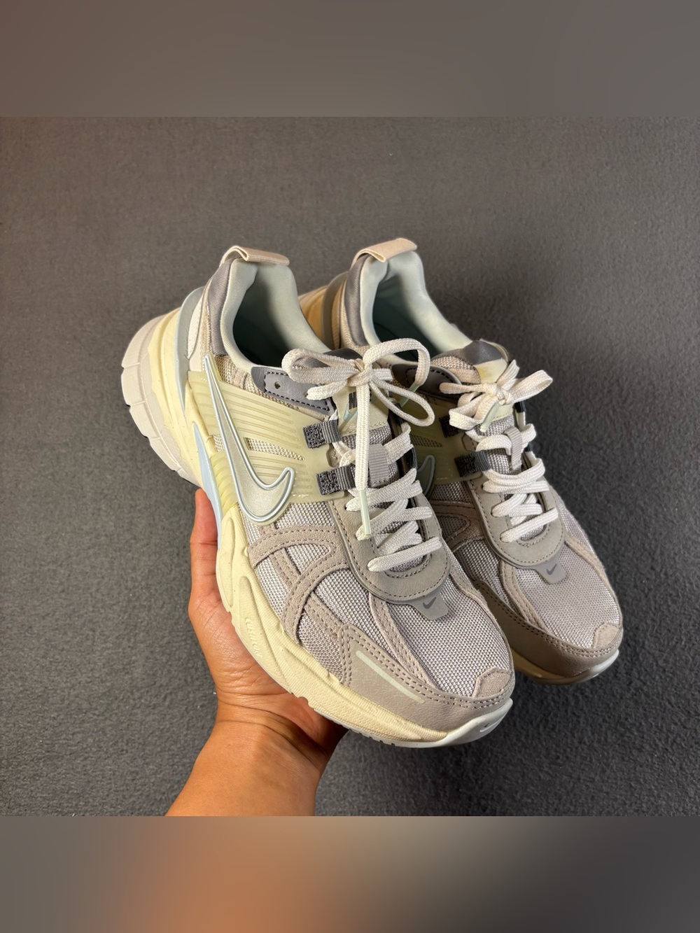 Nike V2K Run Light Bone Light Iron Ore Smoke Grey Metallic Womens 7